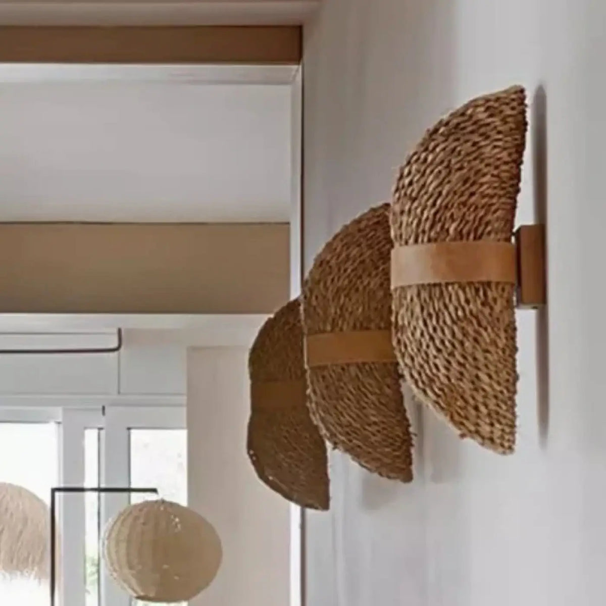 Applique murale en rotin tressé, lumière filtrée