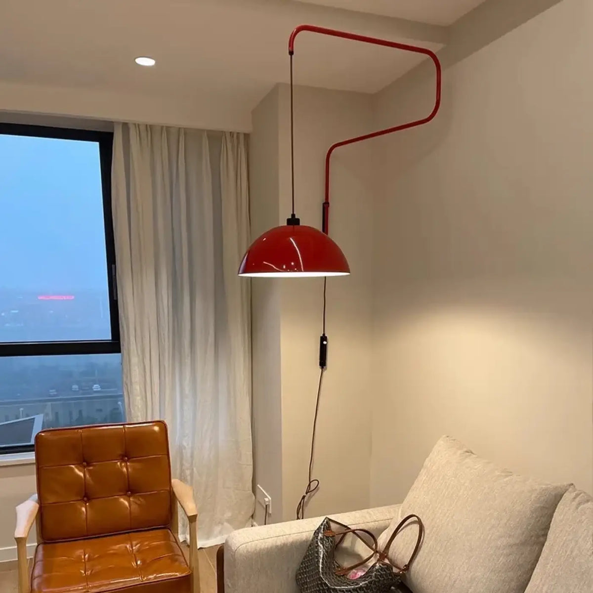 Applique murale rouge à bras courbé, trois teintes de lumière