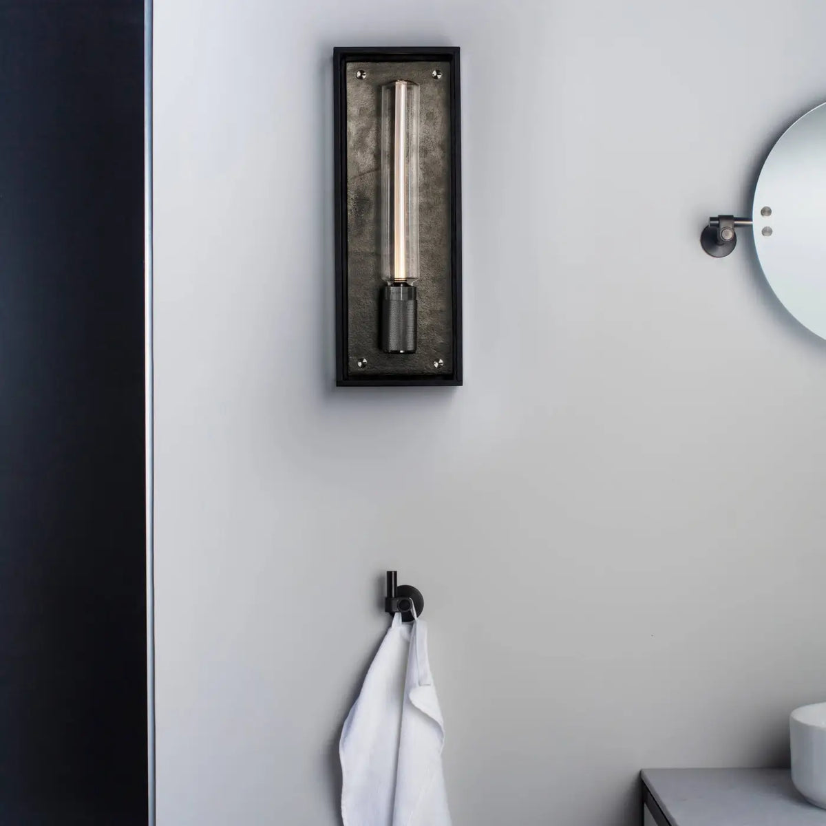 Applique murale cage en métal et verre IP44 pour salle de bains