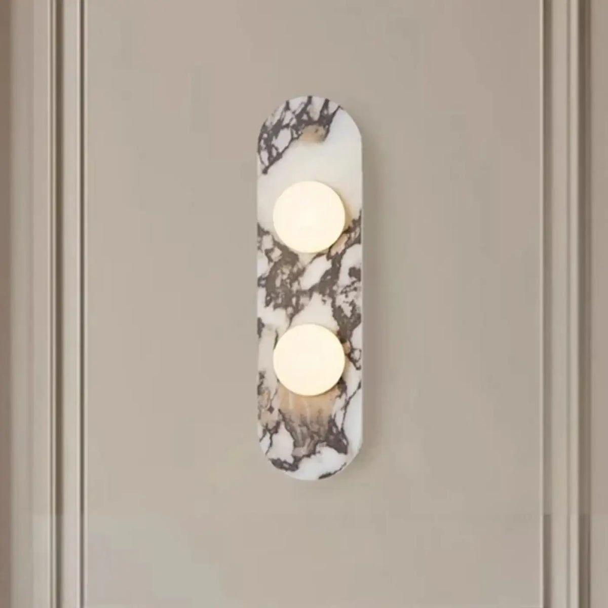 Applique murale effet marbre à trois boules blanches