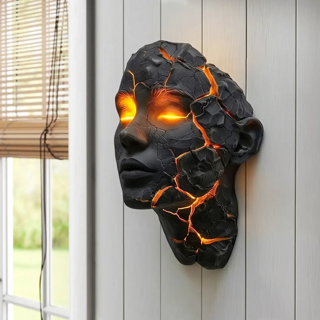 Applique murale sculpture de visage fissuré, teinte ambrée