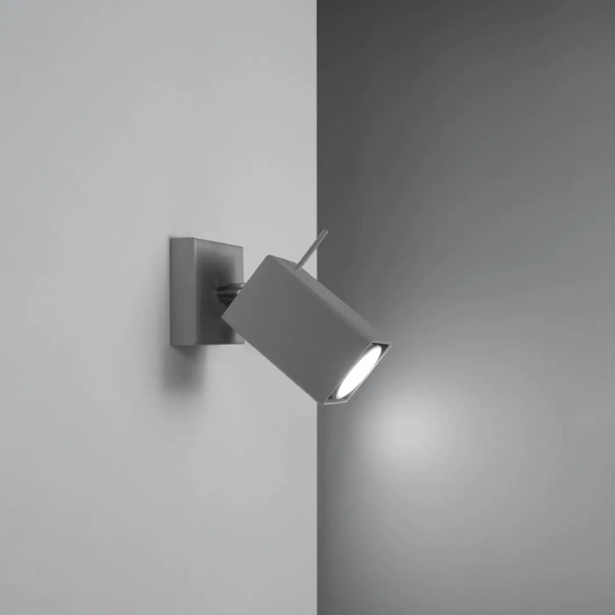Applique spot cube orientable en acier, platine carrée, GU10