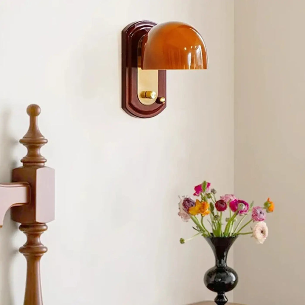 Applique murale bois marron et abat-jour orange