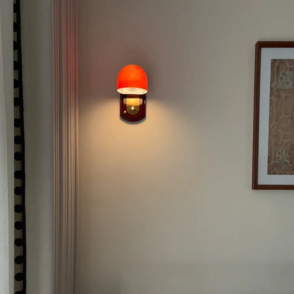Applique murale bois marron et abat-jour orange