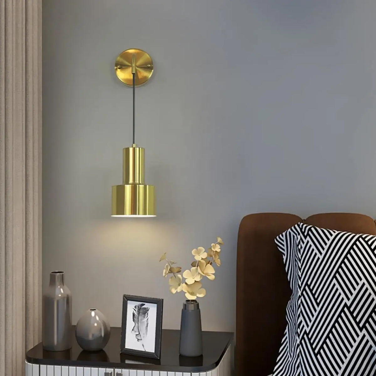 Applique murale suspendue, coloris noir ou doré, doré