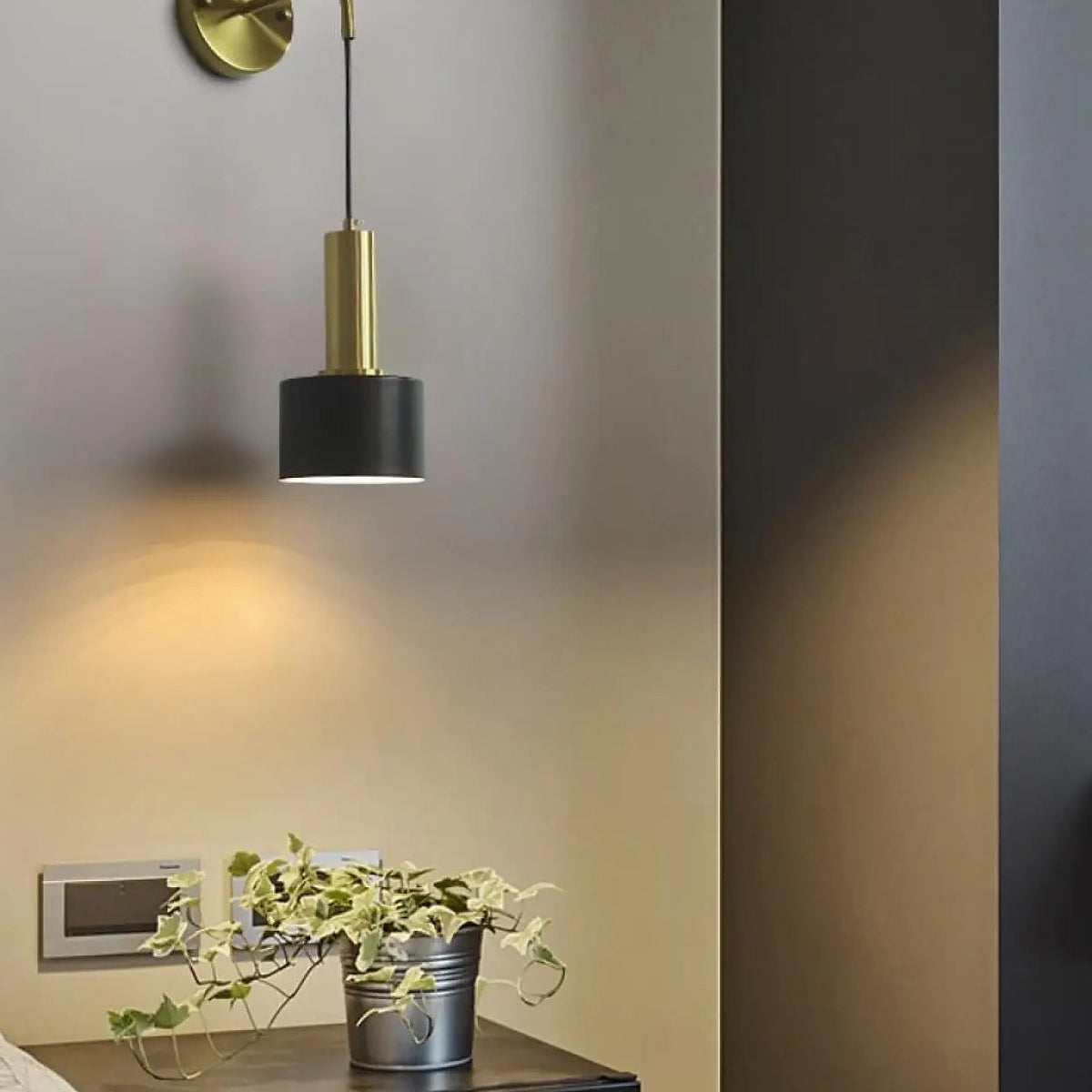 Applique murale suspendue, coloris noir ou doré