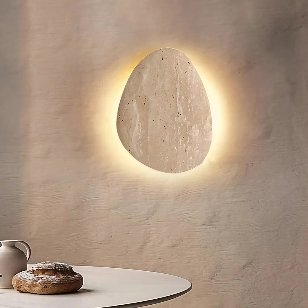 Applique murale LED en travertin beige, forme organique