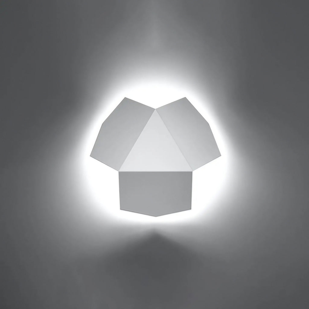 Applique murale origami à trois volumes d'acier, lumière indirecte