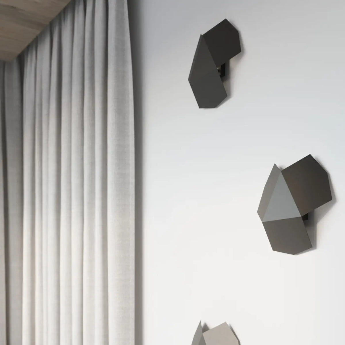 Applique murale origami à trois volumes d'acier, lumière indirecte
