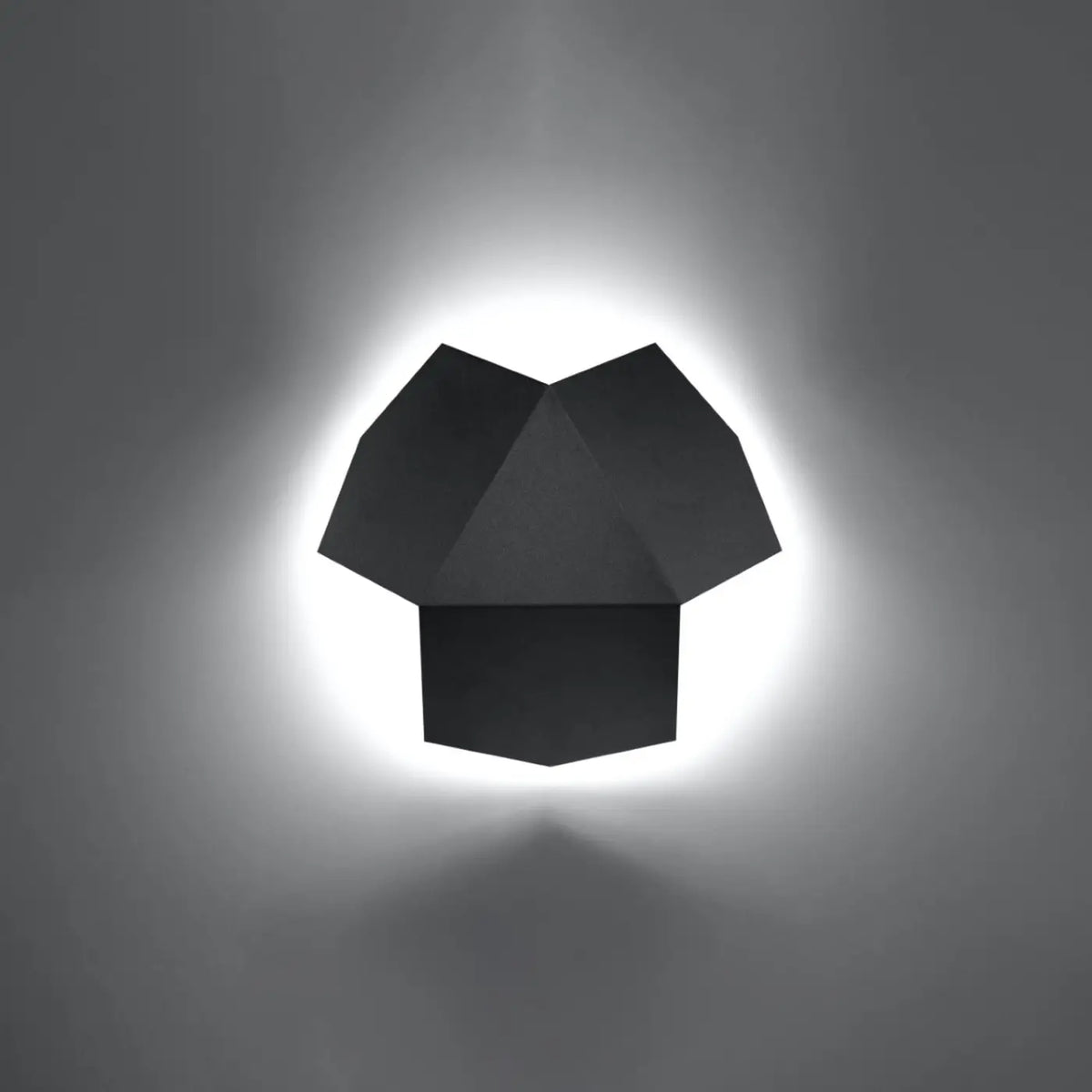 Applique murale origami à trois volumes d'acier, lumière indirecte