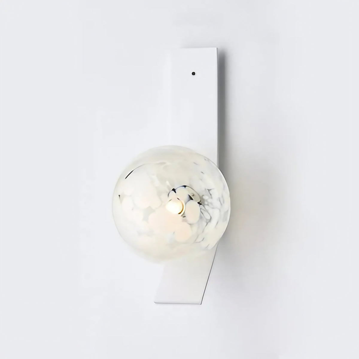 Applique murale verticale à globes en verre soufflé, trois tailles, blanc