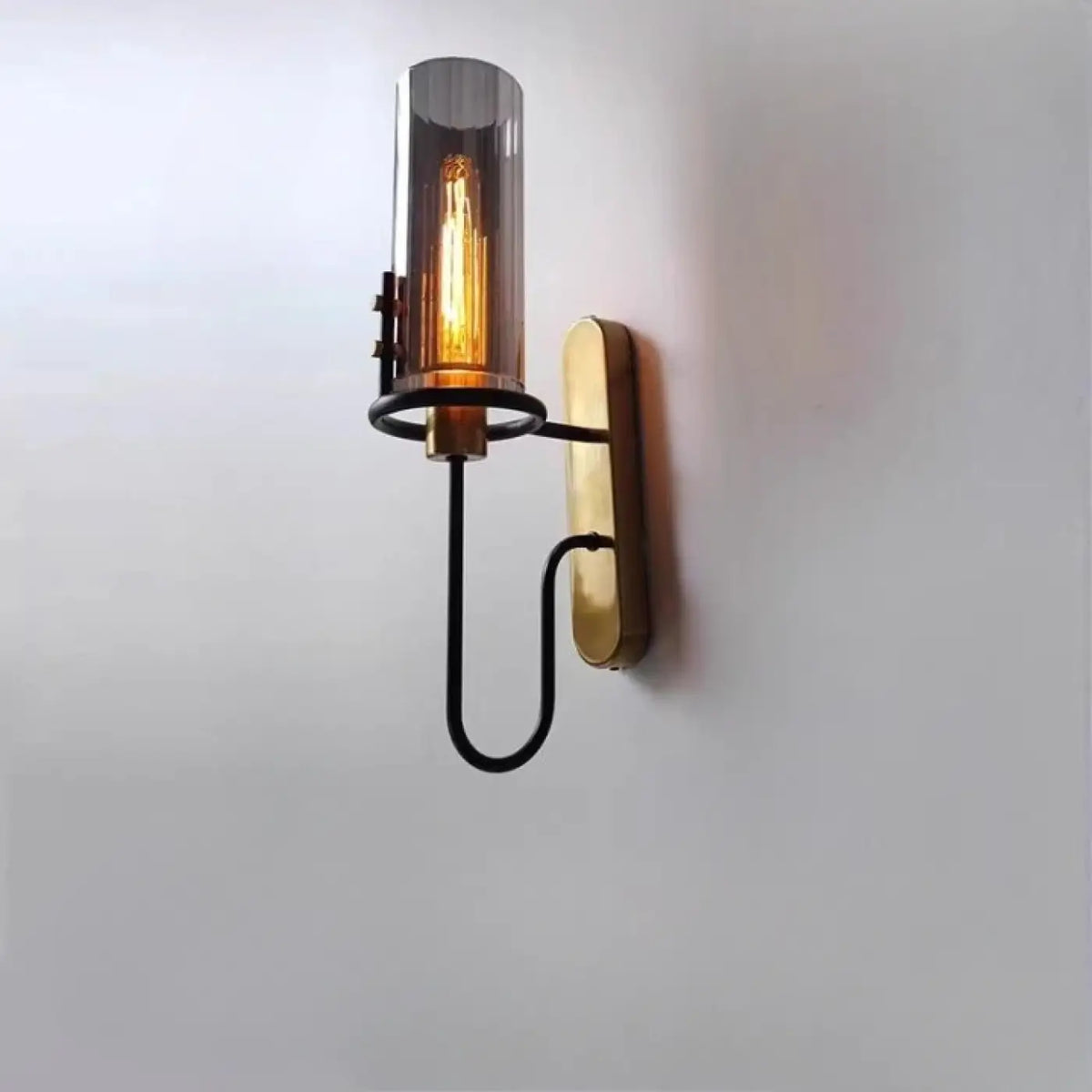 Applique murale vintage, tube de verre et finitions laiton, gris