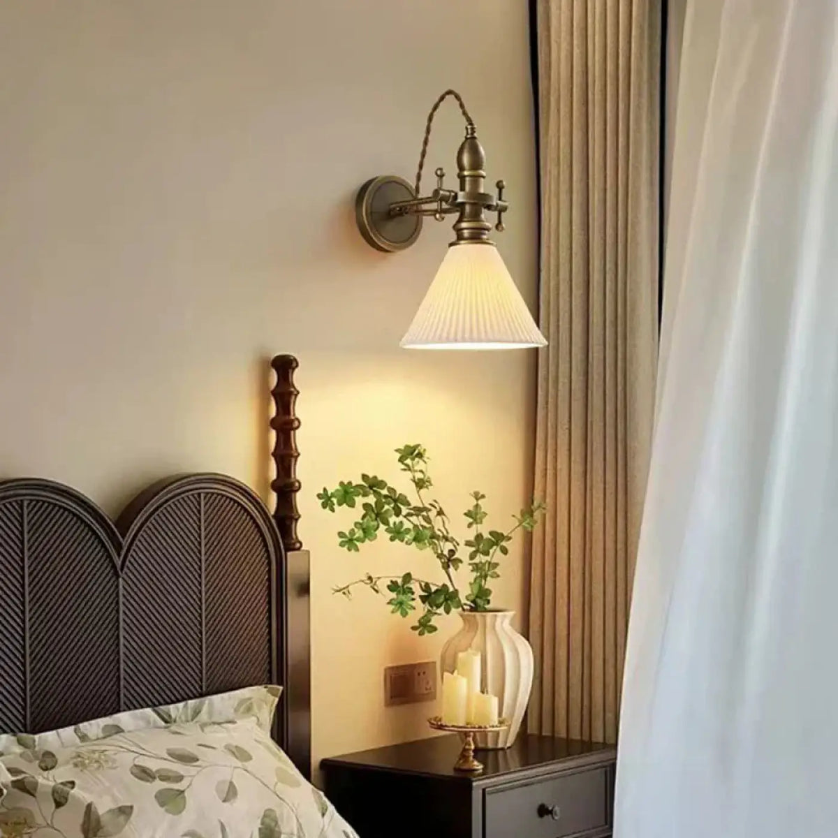 Applique murale vintage en verre et laiton, trois modèles