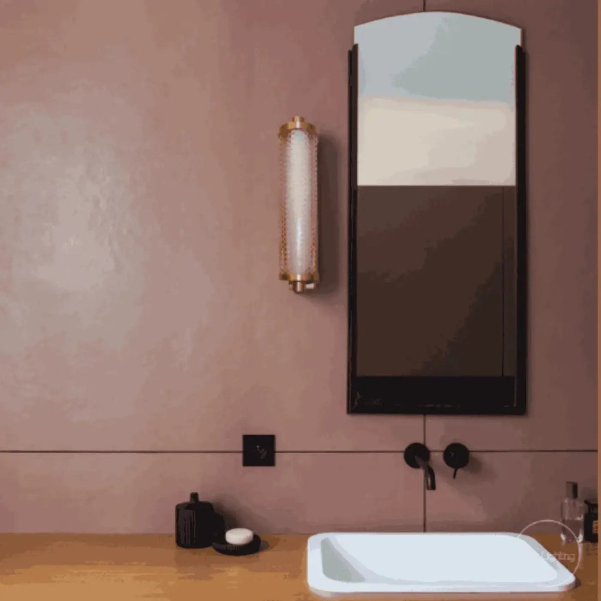 Applique LED en verre ondulé et monture dorée, IP44, 38 cm