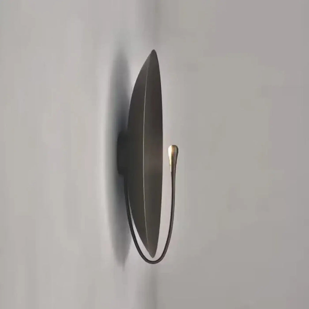 Applique murale en aluminium teinté, abat-jour noir, vert ou doré