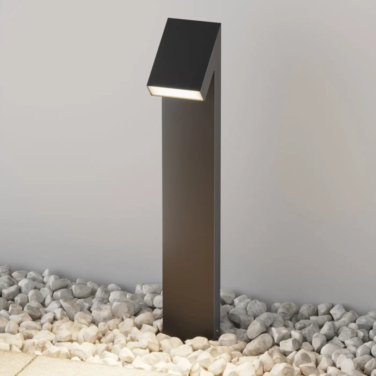Borne extérieure LED à tête inclinée en acier noir, 90 cm, IP65