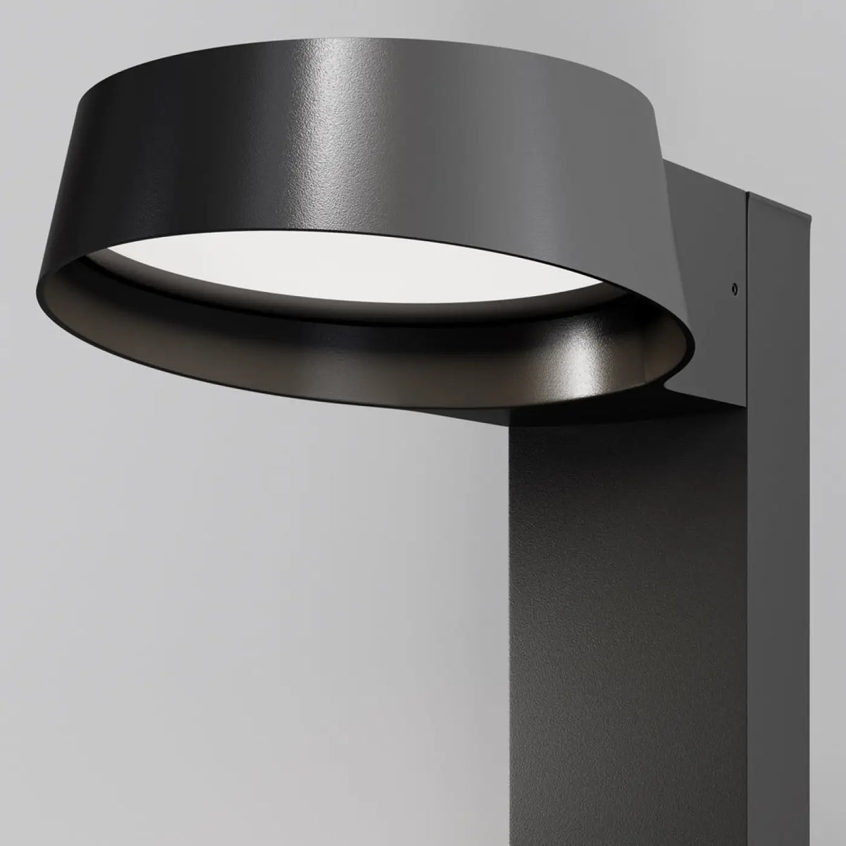 Borne extérieure LED à tête inclinée en acier noir, 65 cm