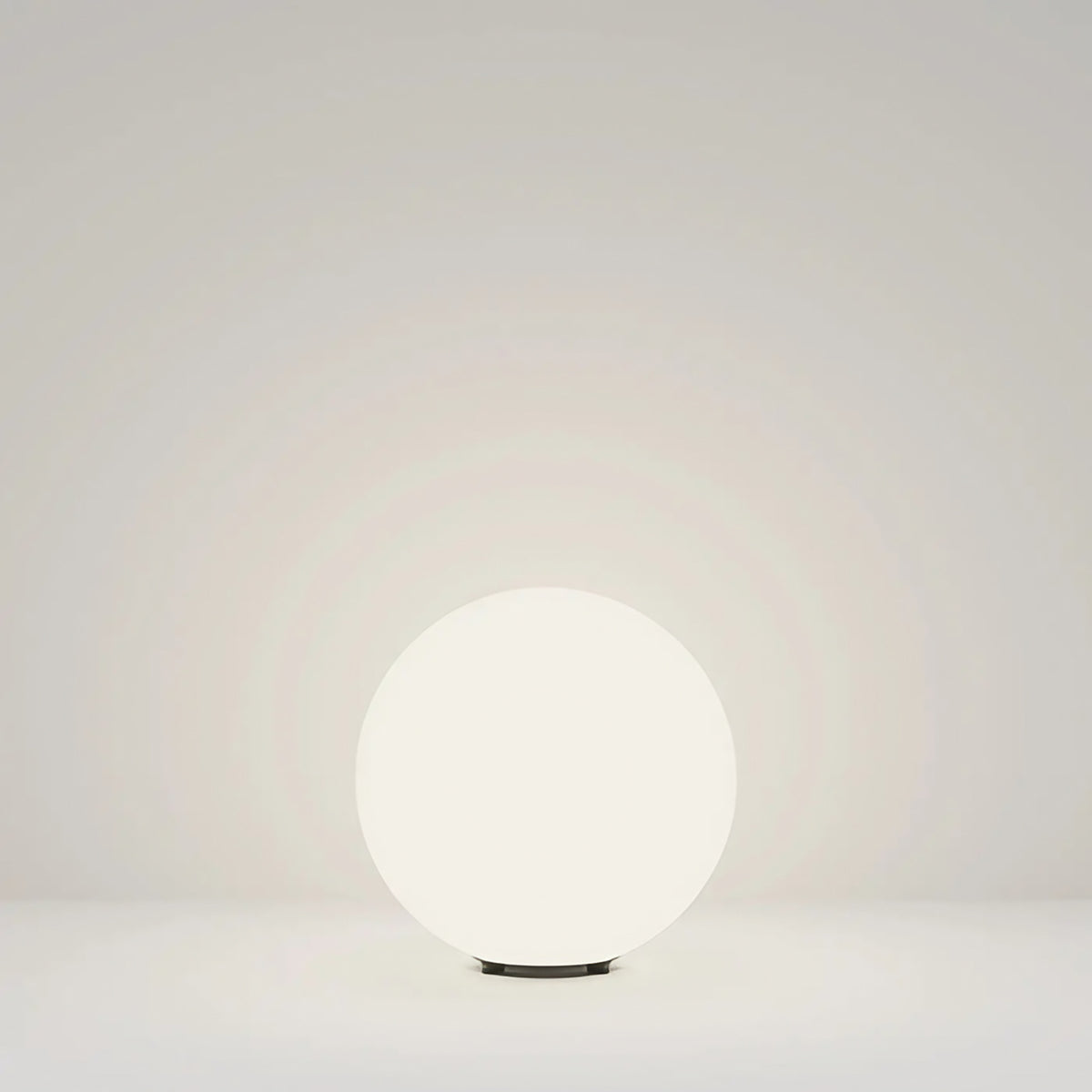 Boule lumineuse de jardin sur piquet, 30 ou 50 cm, IP54
