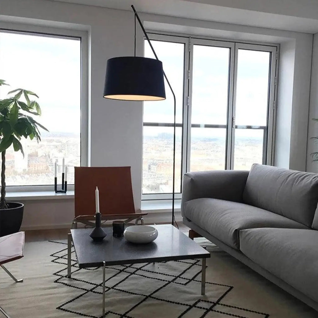 Grand lampadaire arc, lumière suspendue sans fixation