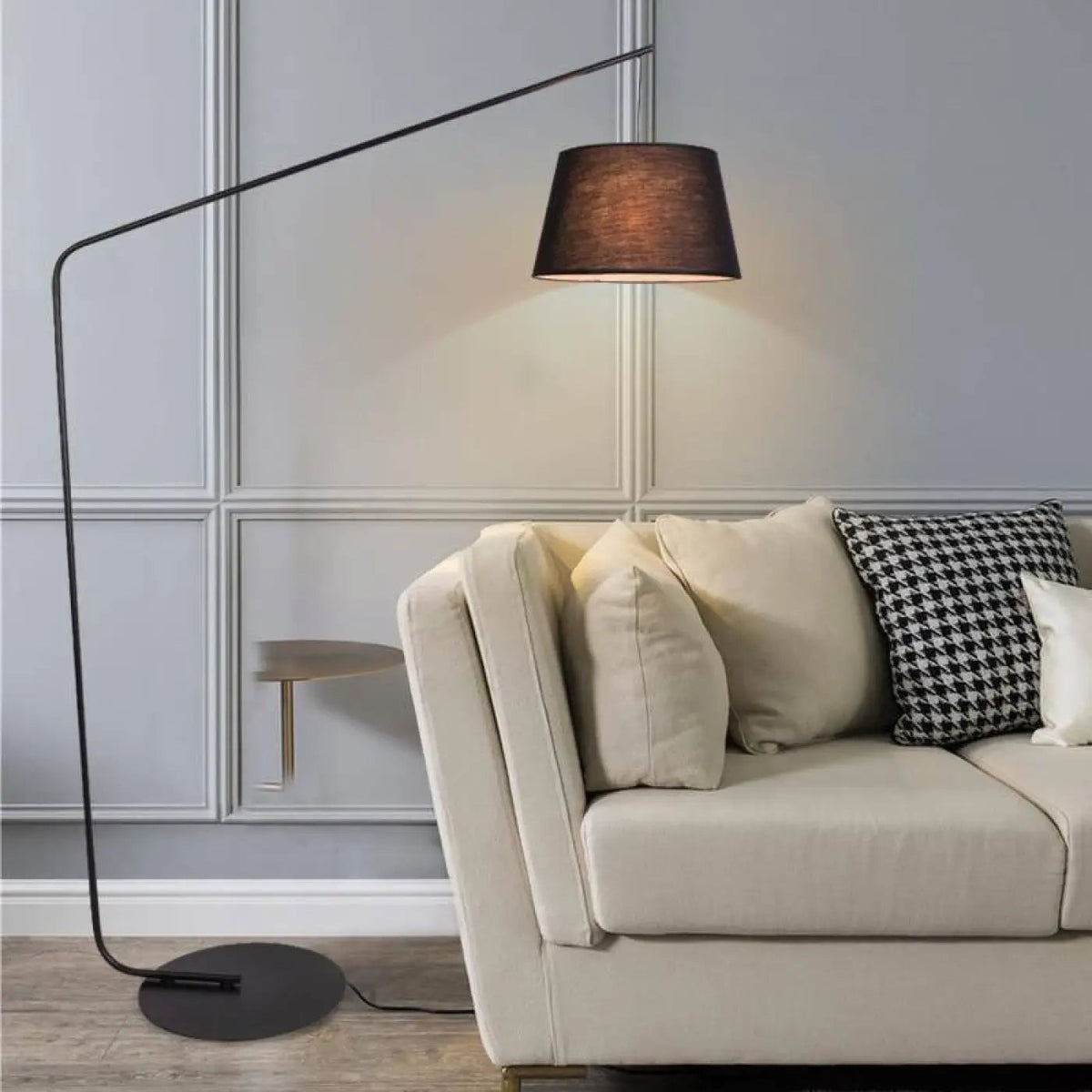 Grand lampadaire arc, lumière suspendue sans fixation