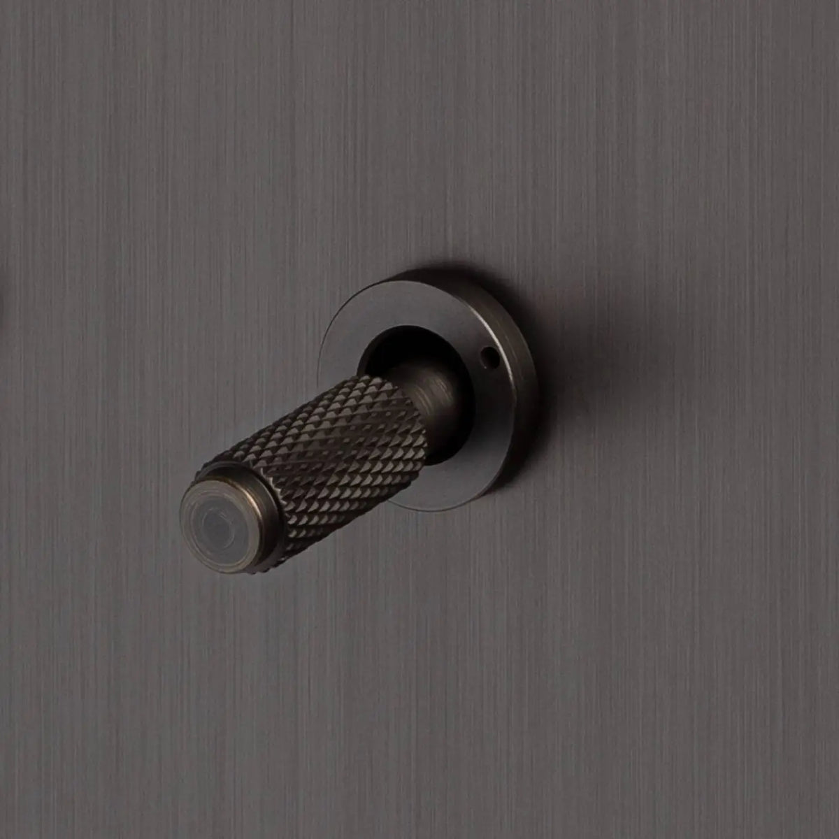 Interrupteur double levier en métal moleté, plaque de 9 cm
