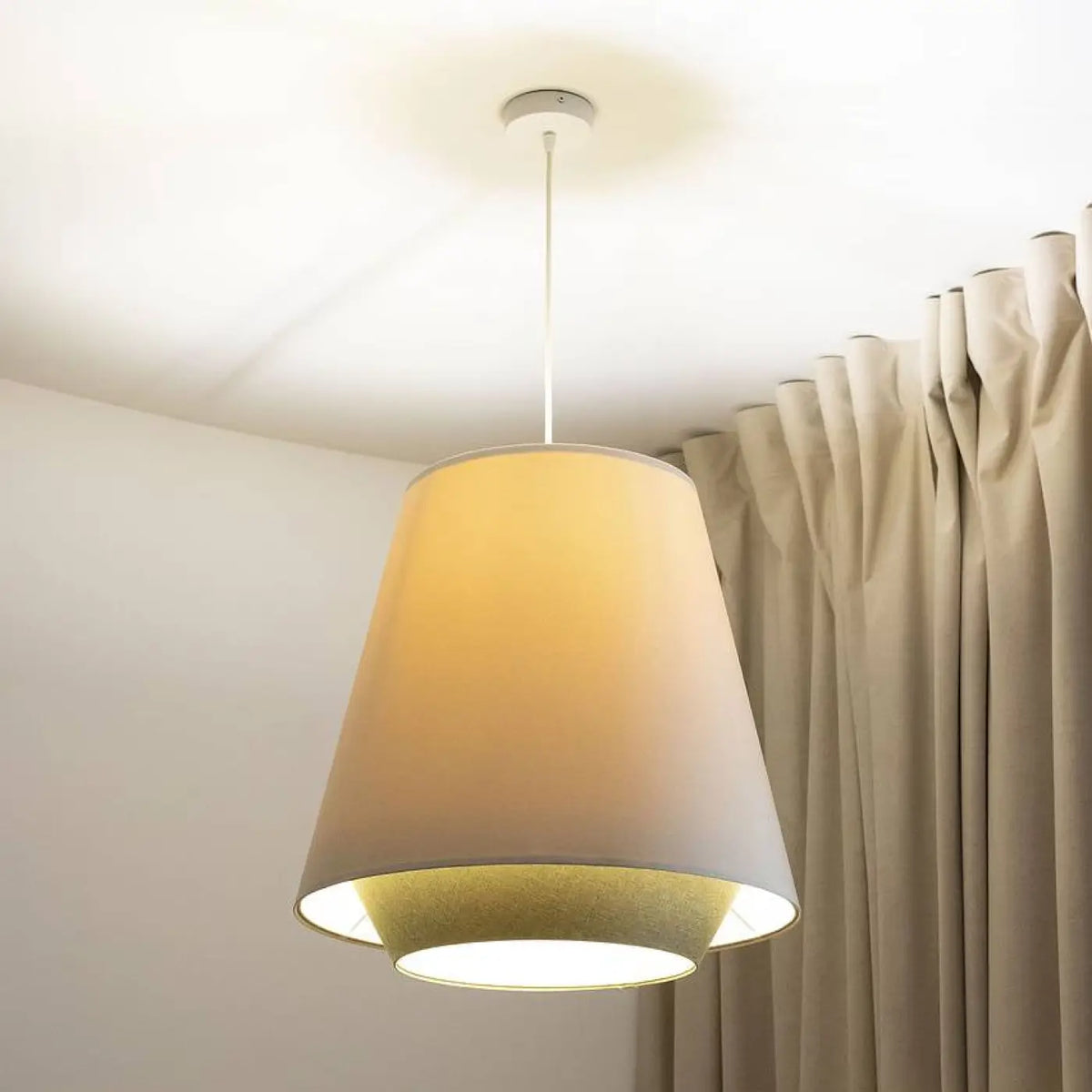 Suspension conique en tissu crème et vert olive