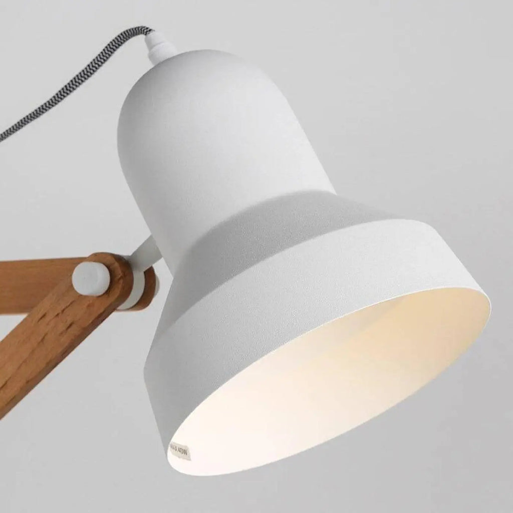 Lampadaire blanc et bois au style scandinave