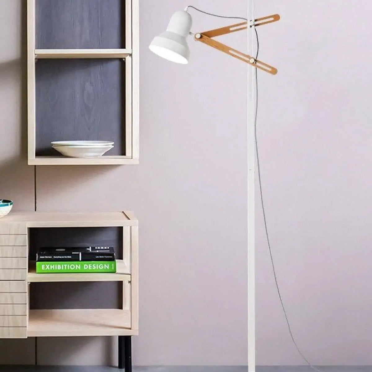 Lampadaire blanc et bois au style scandinave