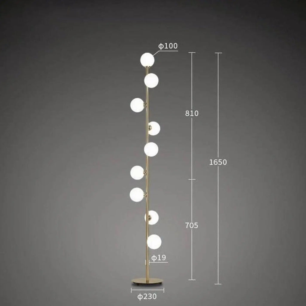 Lampadaire boule blanche sur pied élancé