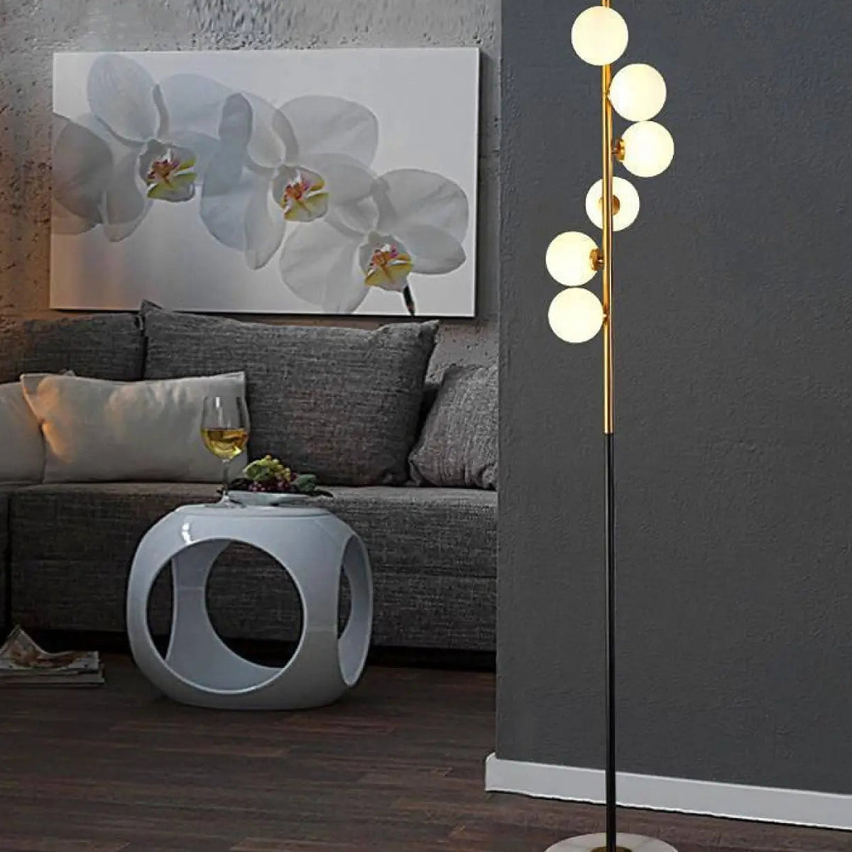 Lampadaire boule sur pied, globe lumineux au style épuré