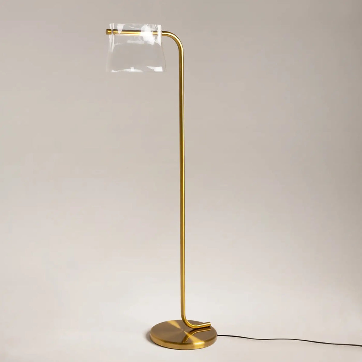 Lampadaire LED pied finition laiton et abat-jour en verre clair
