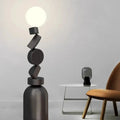 Lampadaire contemporain sculptural à globe opalin