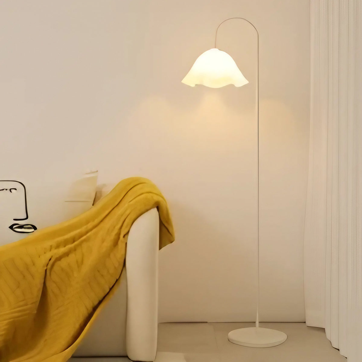Lampadaire blanc aux lignes courbes, deux modèles