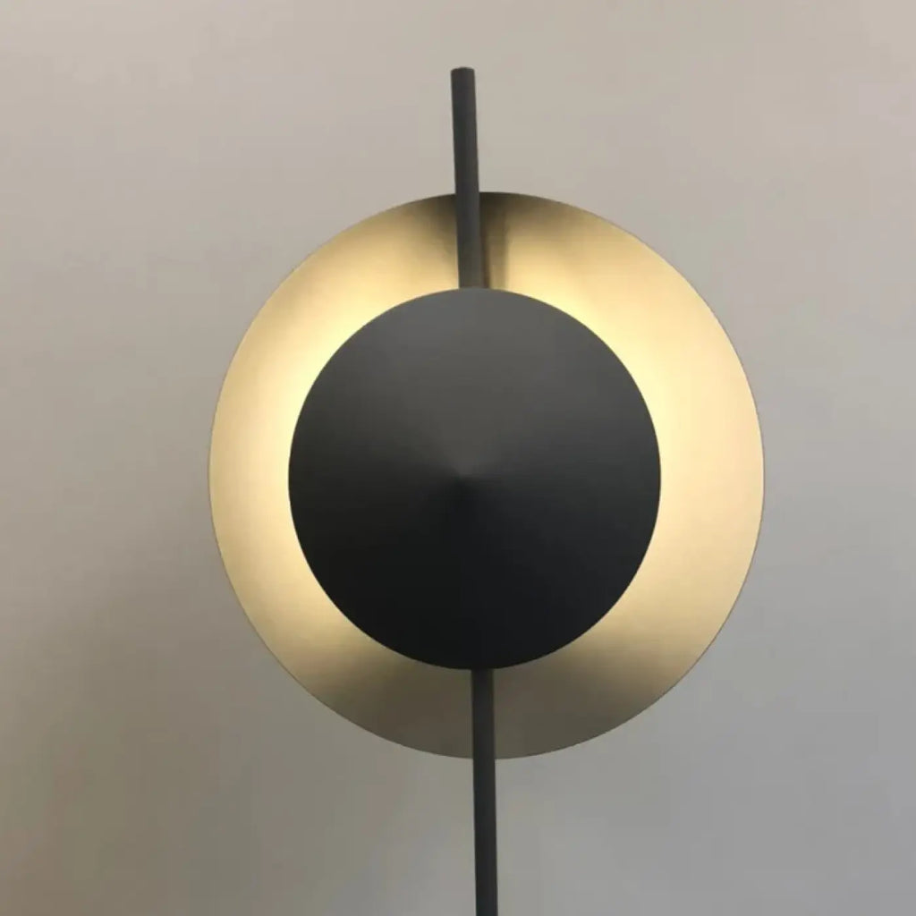 Lampadaire contemporain en métal avec globe central