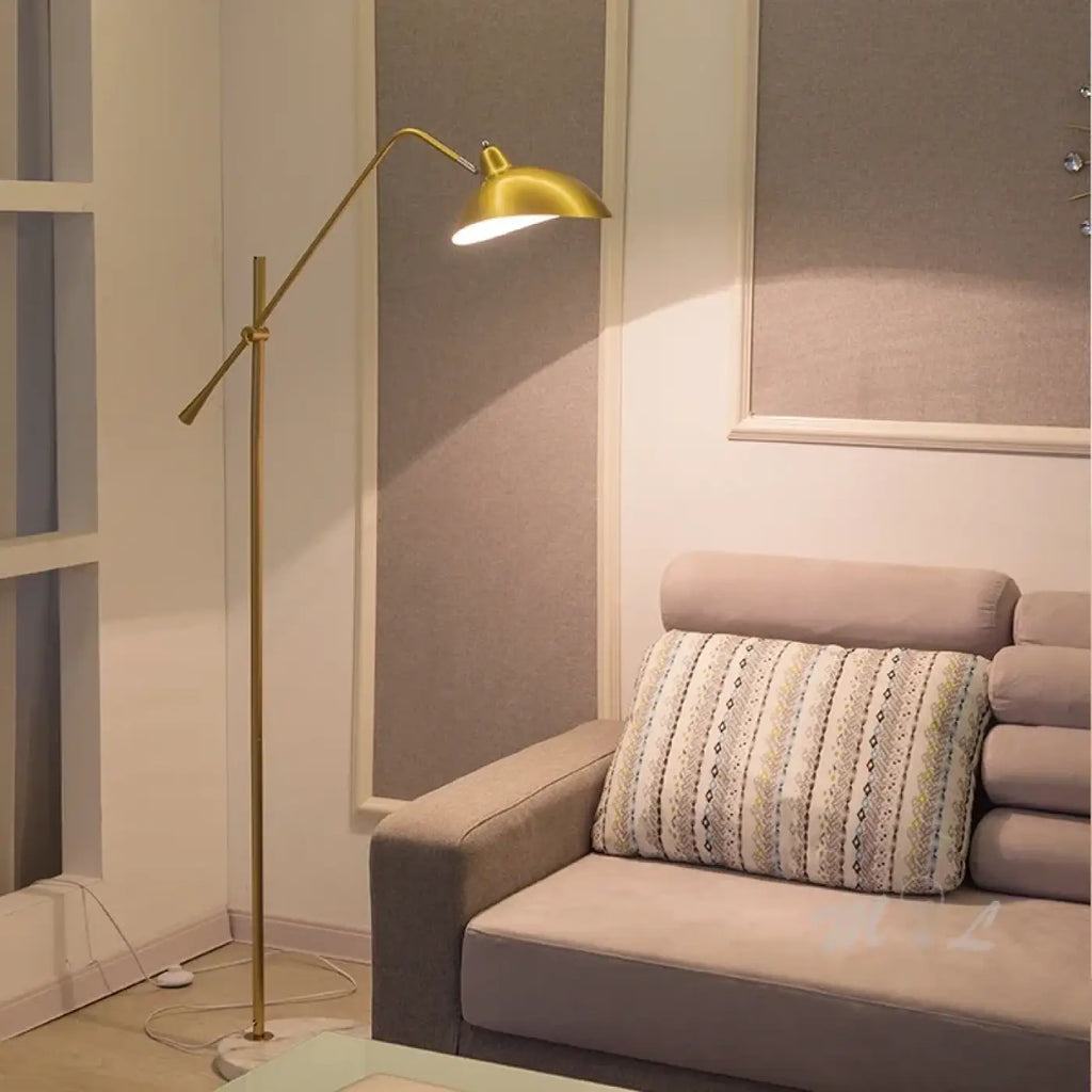 Lampadaire contemporain en métal à tête orientable, noir ou doré