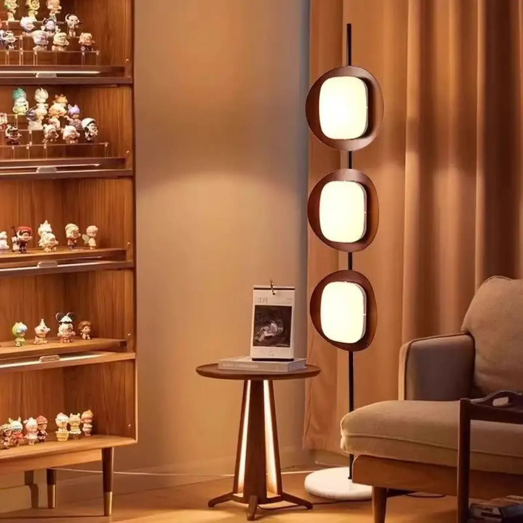 Lampadaire à trois modules lumineux superposés, marron ou orange