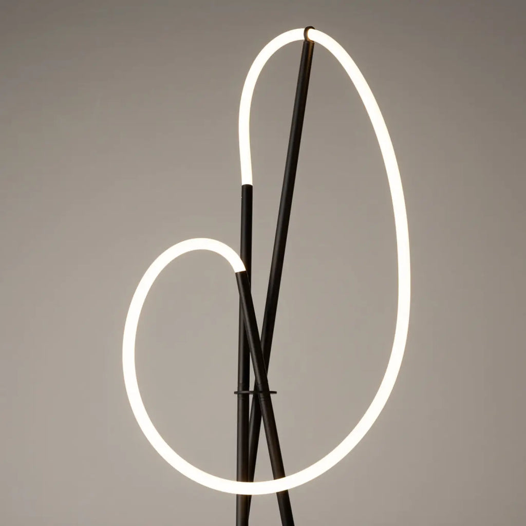 Lampadaire LED trépied en aluminium, diffuseur silicone façon crochet