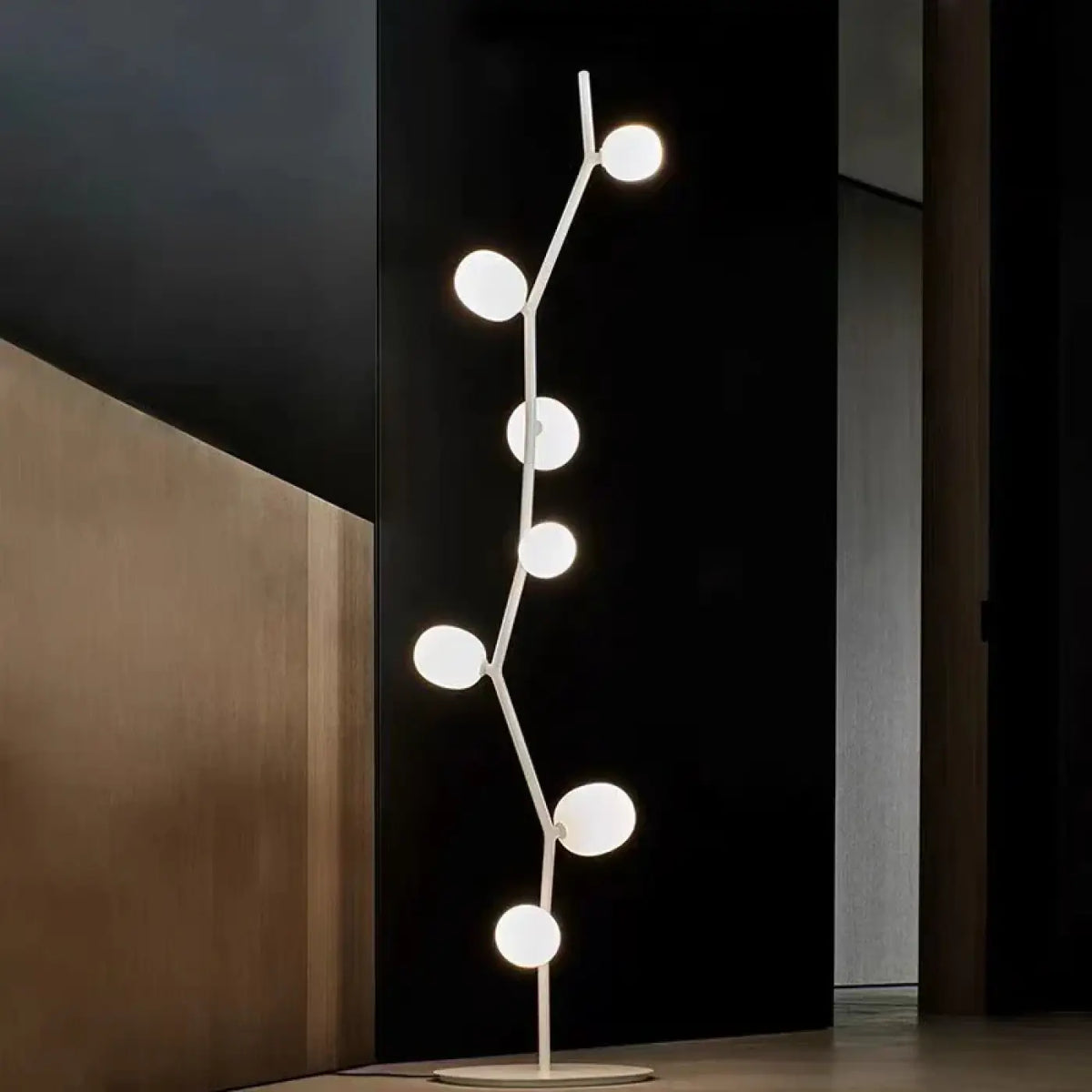 Lampadaire en métal et globes de verre, blanc, noir ou rose