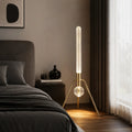 Lampadaire en verre strié à l'allure sculpturale