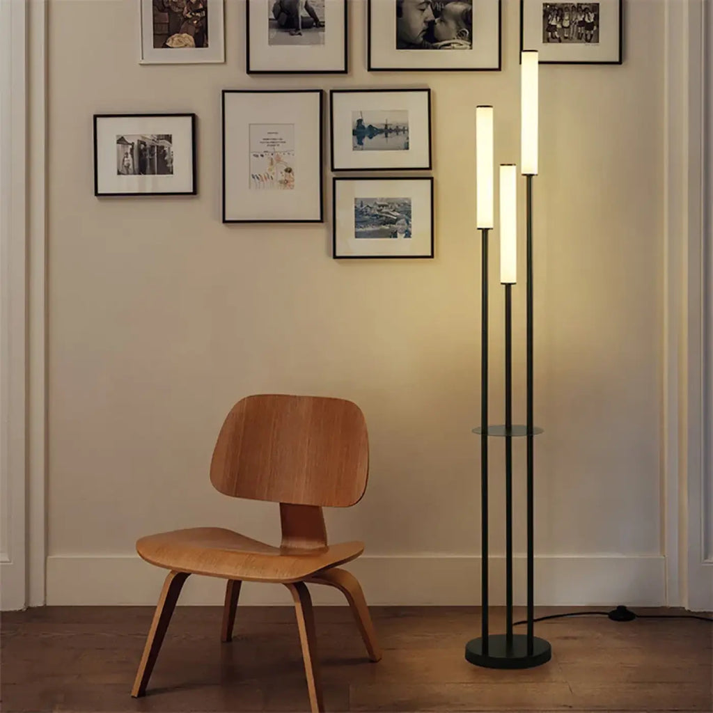 Lampadaire LED design à tubes lumineux