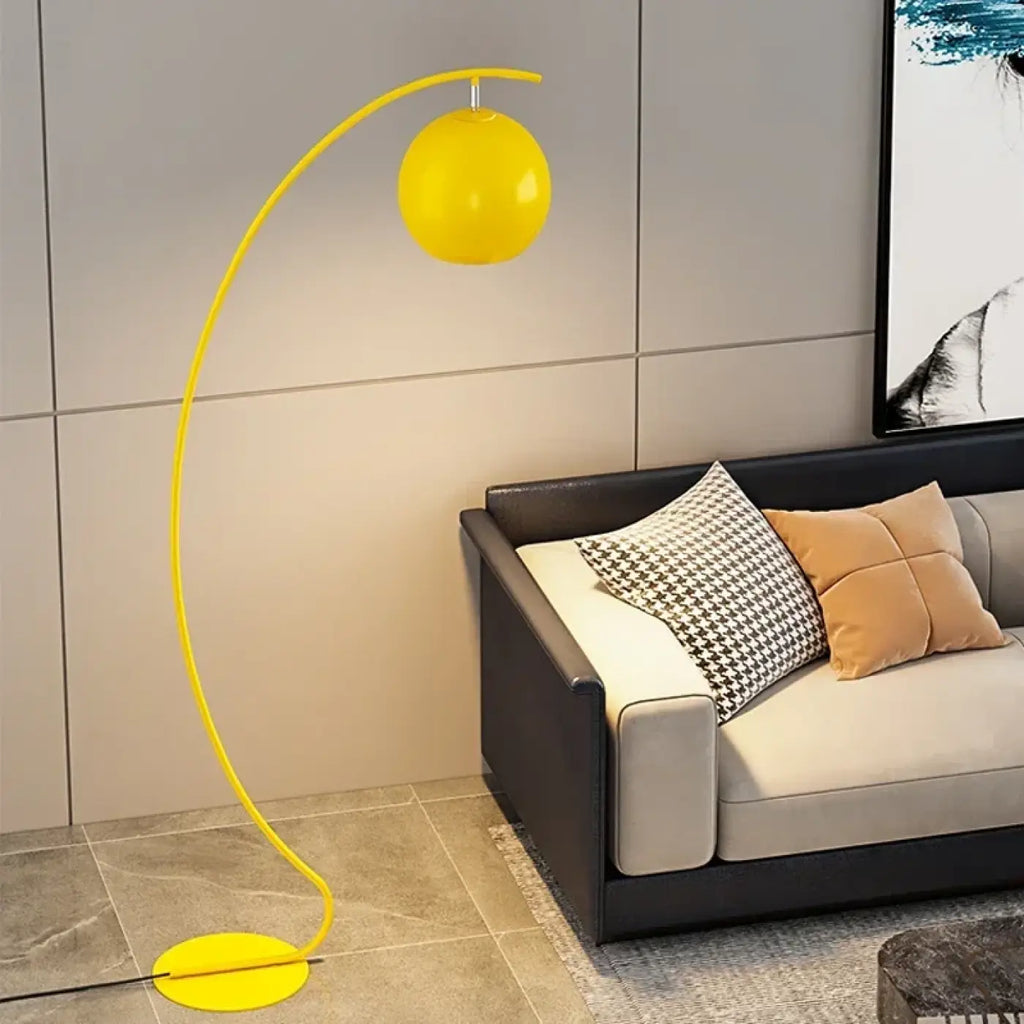 Lampadaire arc en demi-lune à abat-jour rond, jaune ou noir