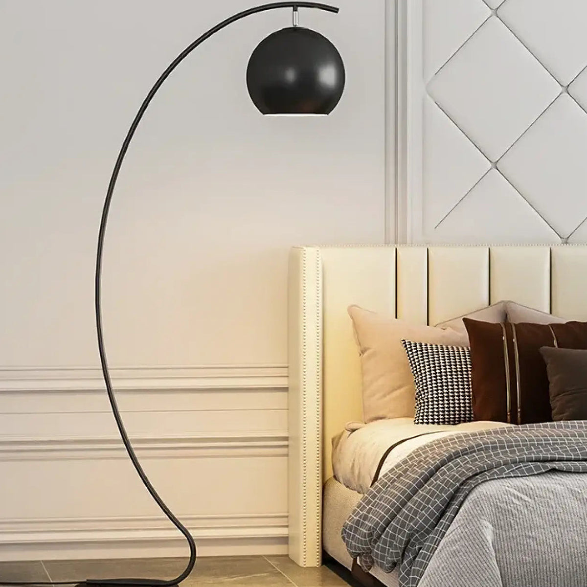 Lampadaire arc en demi-lune à abat-jour rond, jaune ou noir