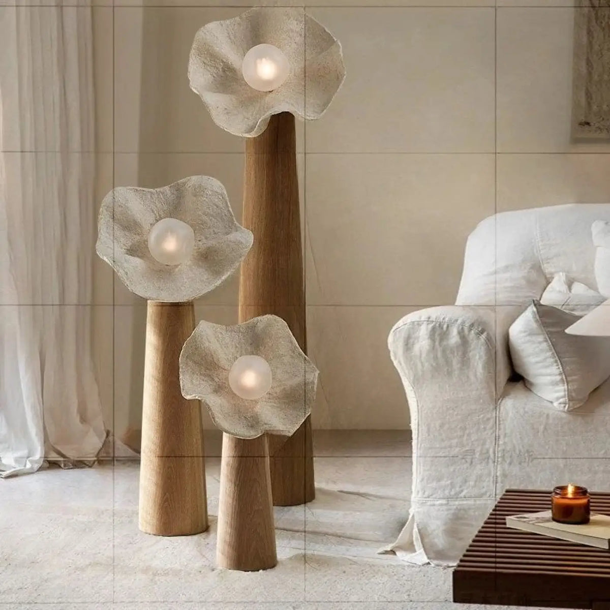 Lampadaire fleur à globes satinés, tailles S et M