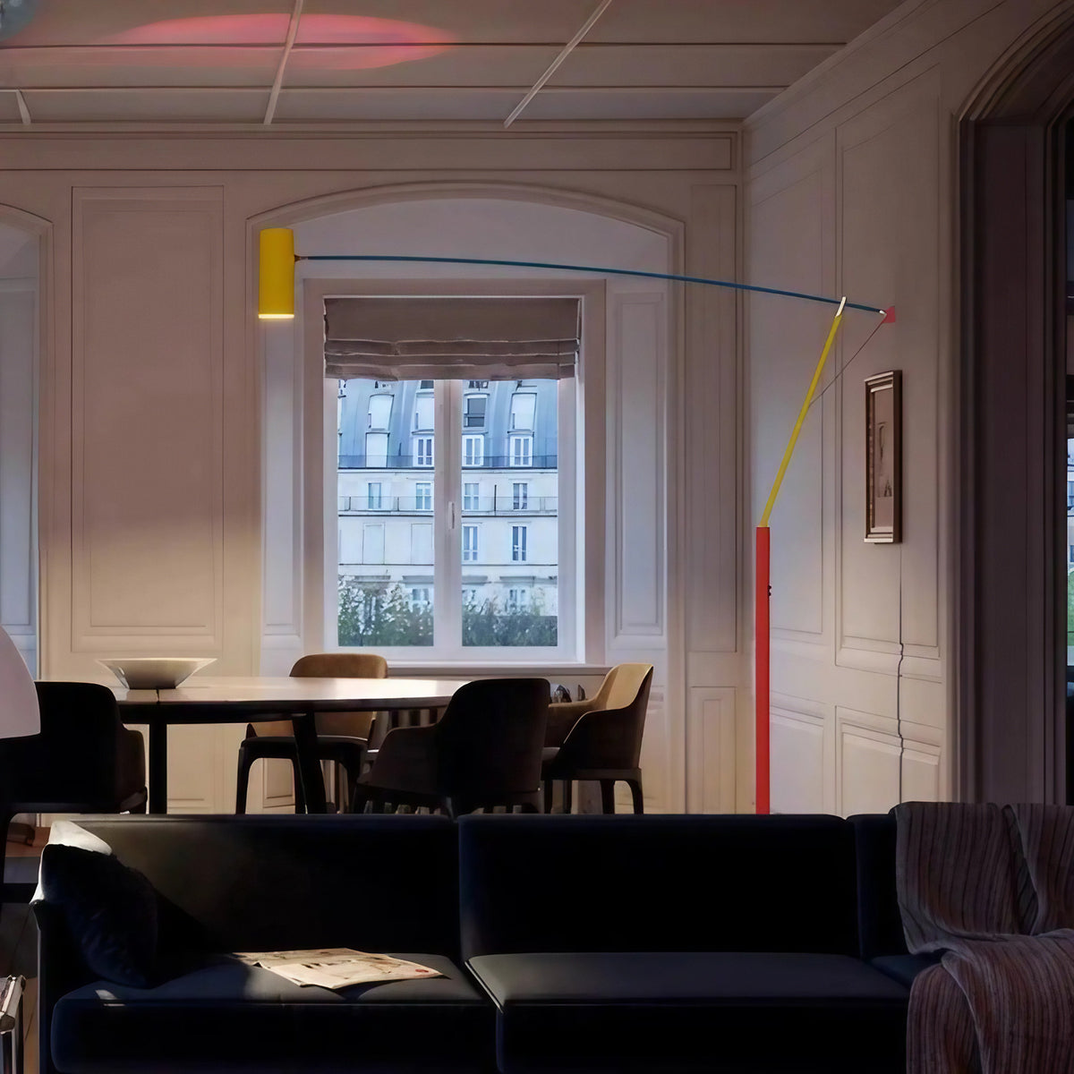 Lampadaire design sculptural à éclairage ajustable, tailles S et M