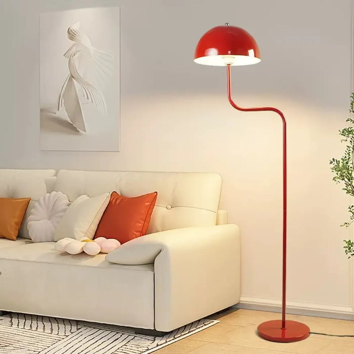 Lampadaire arqué en métal coloré, abat-jour dôme, rouge