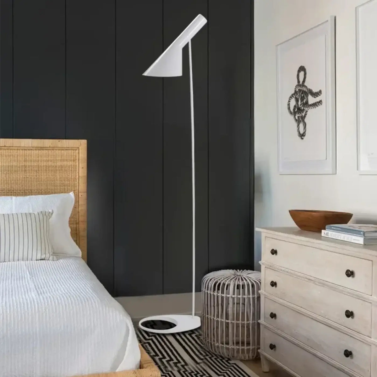 Lampadaire minimaliste à tête inclinée, blanc ou noir, blanc