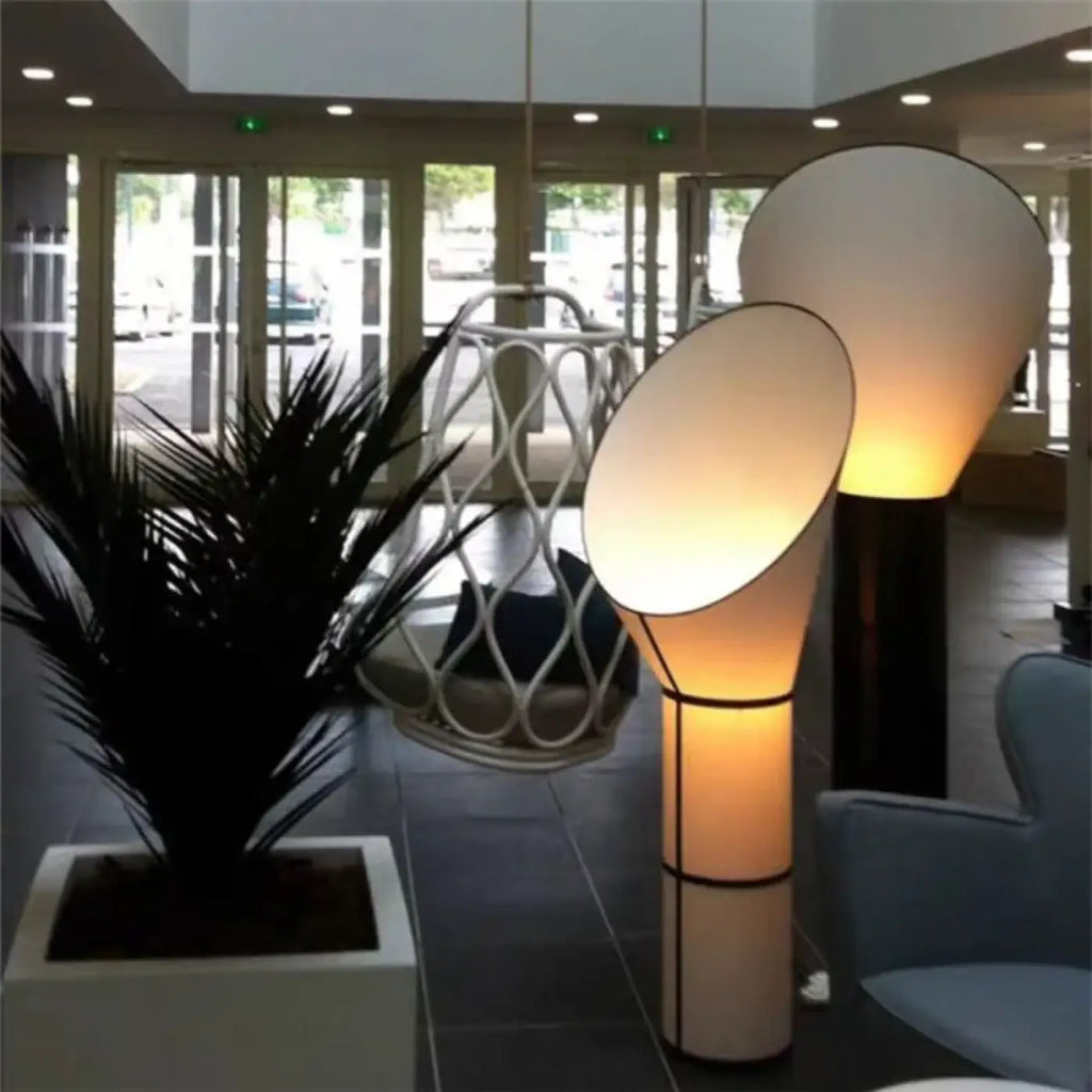 Lampadaire en forme de cône, blanc ou noir, trois tailles