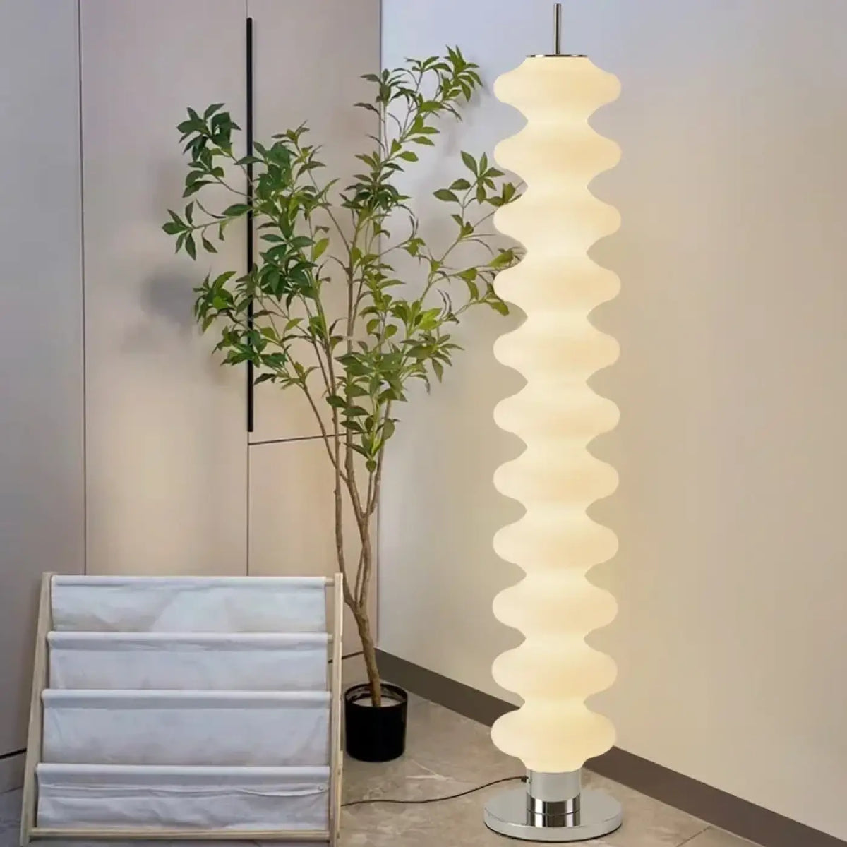 Lampadaire design ondulé blanc, version métal ou marbre