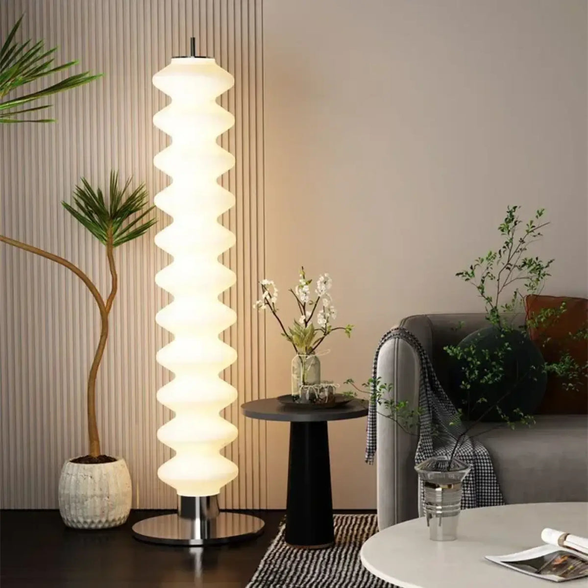 Lampadaire design ondulé blanc, version métal ou marbre