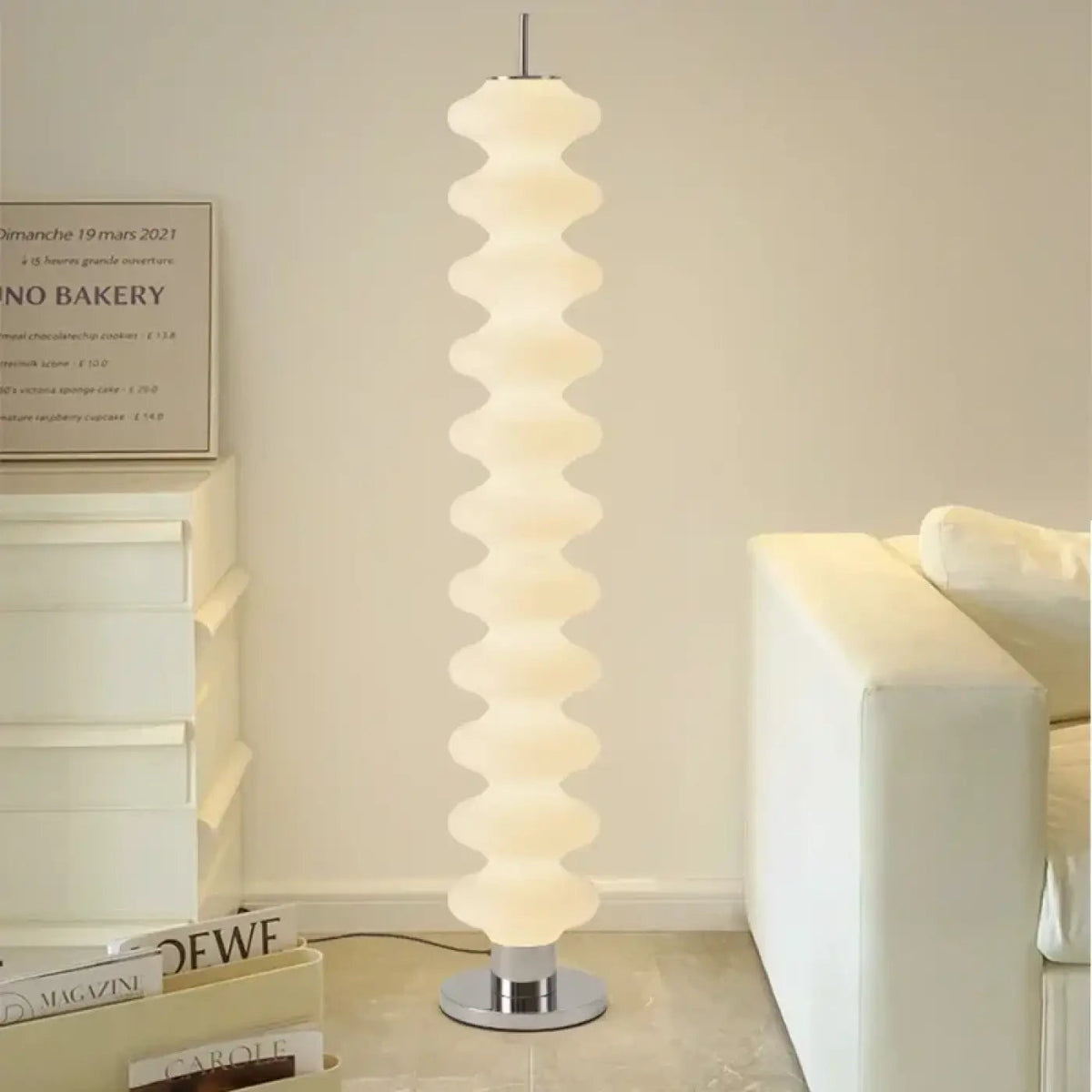 Lampadaire design ondulé blanc, version métal ou marbre